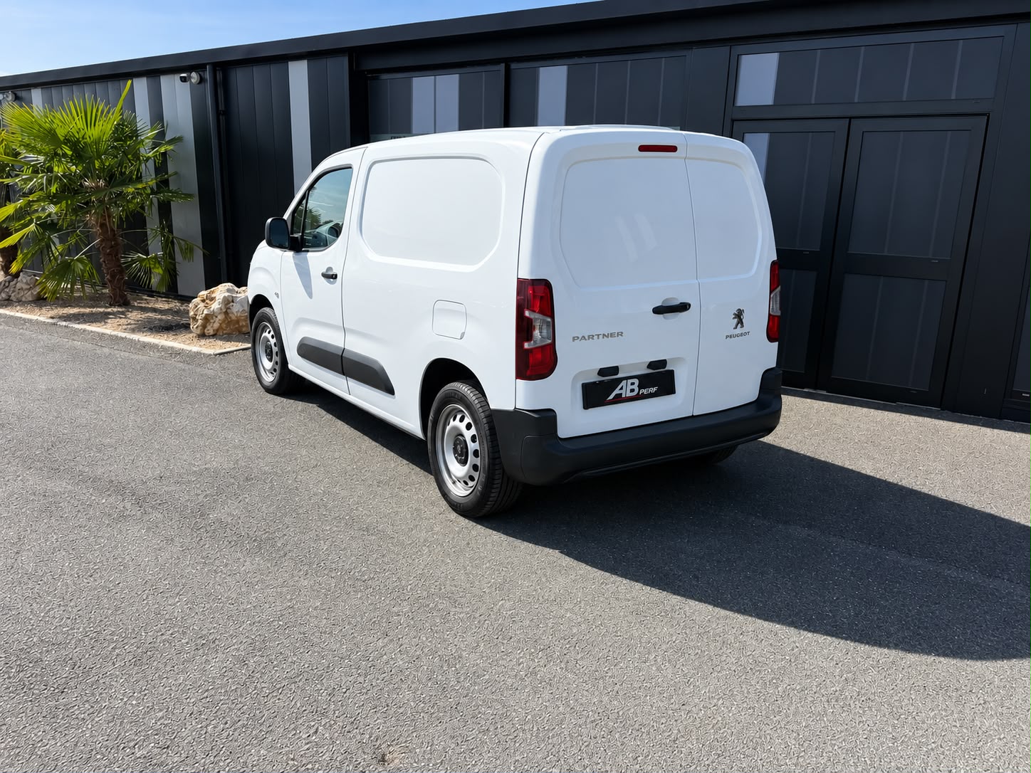 Peugeot PARTNER STANDARD 650KG BLUEHDI 130CH S&S ASPHALT EAT8 – Image 2