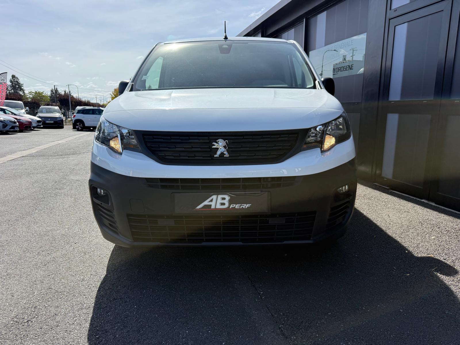 Peugeot PARTNER STANDARD 650KG BLUEHDI 130CH S&S ASPHALT EAT8 – Image 4