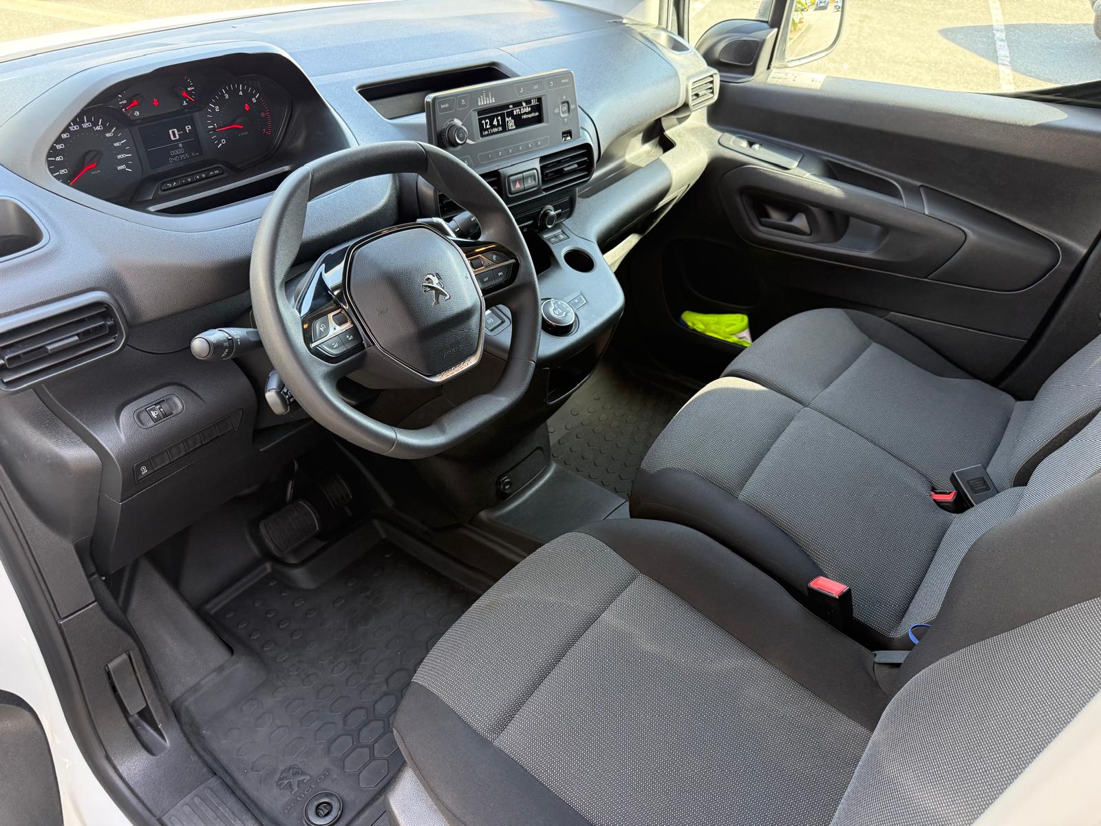 Peugeot PARTNER STANDARD 650KG BLUEHDI 130CH S&S ASPHALT EAT8 – Image 8